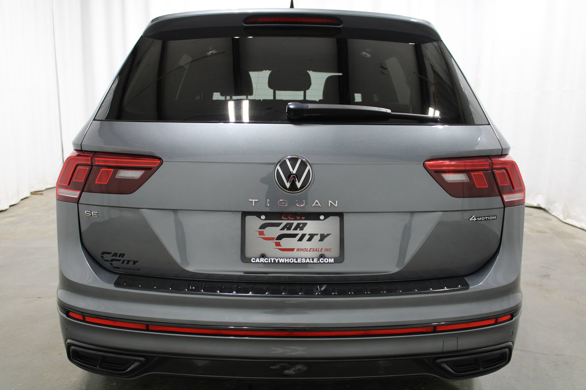 Used 2024 Volkswagen Tiguan SE R-Line AWD/4WD image 7