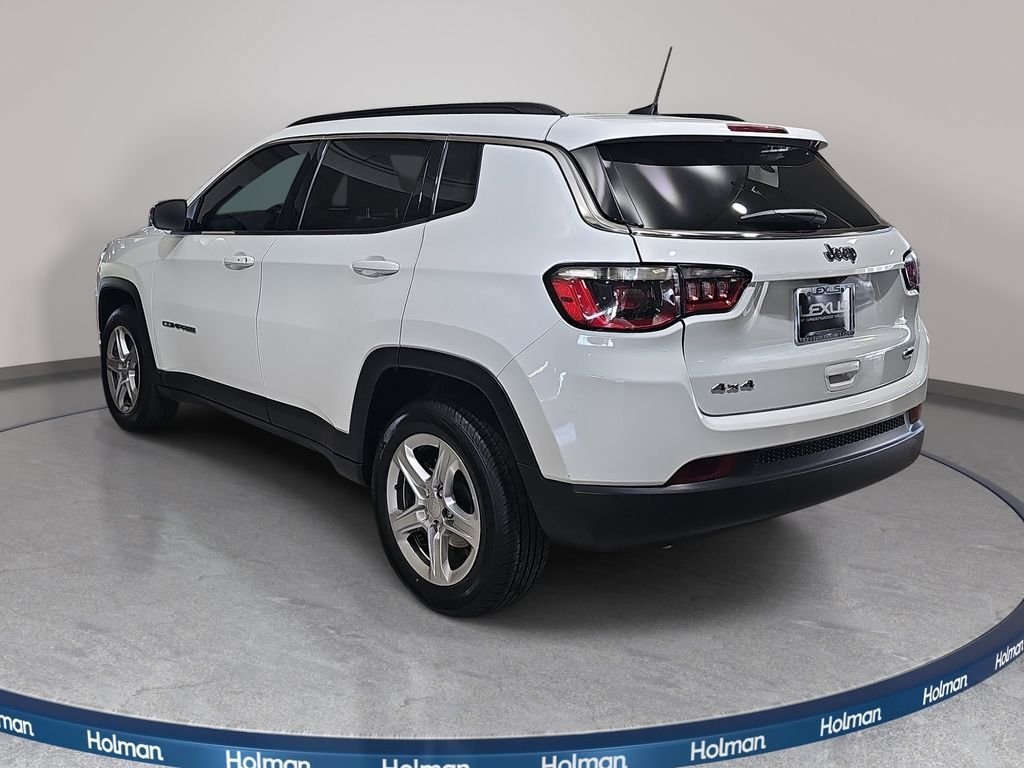 Used 2024 Jeep Compass Latitude w/ Sun and Sound Group AWD/4WD image 8