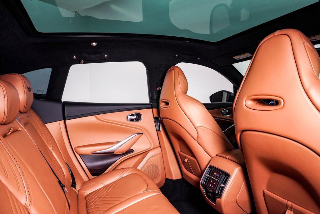 Used 2021 Aston Martin DBX image 18