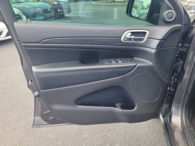 Used 2021 Jeep Grand Cherokee Laredo image 16