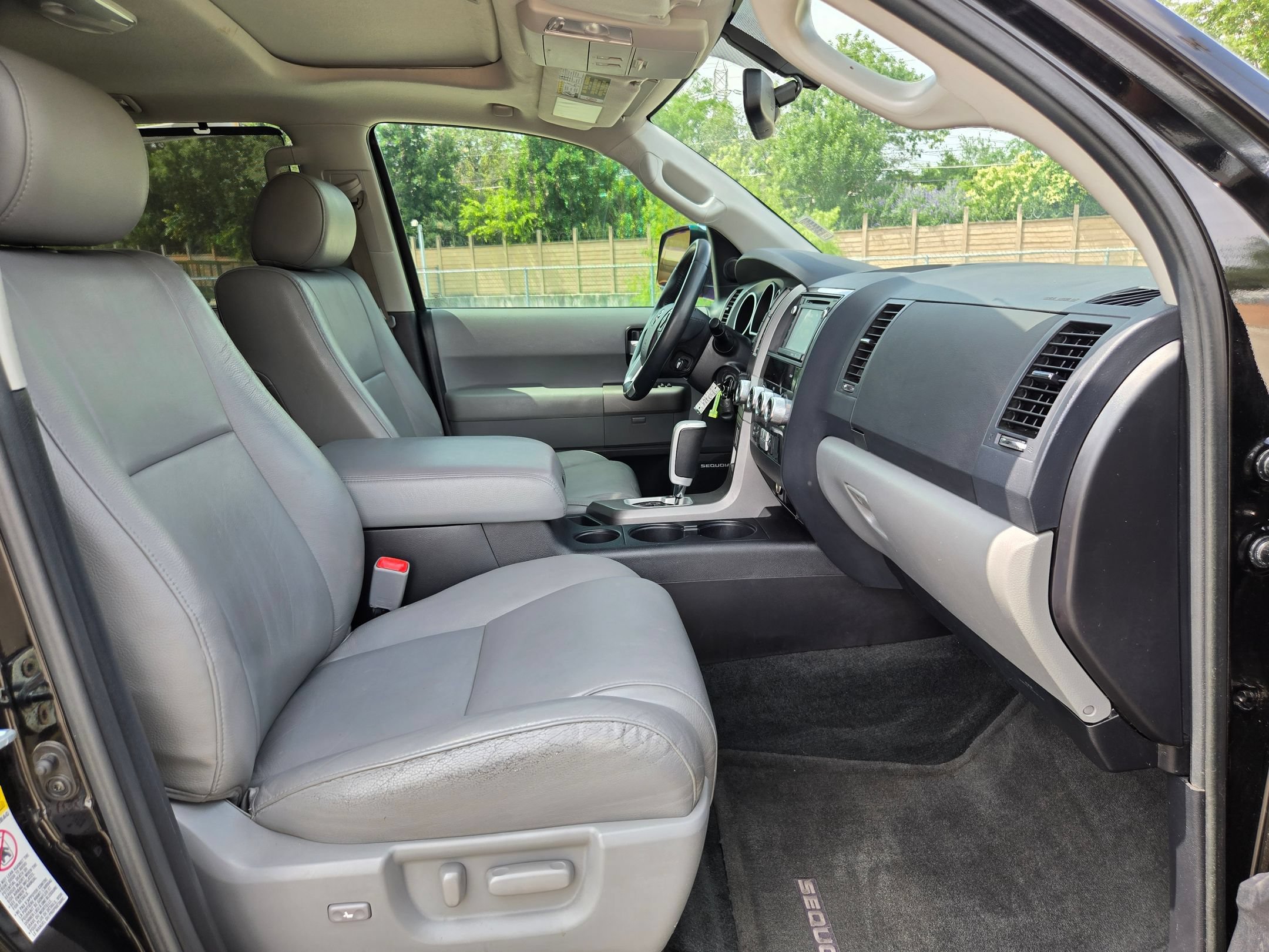 Used 2015 Toyota Sequoia Limited RWD image 28