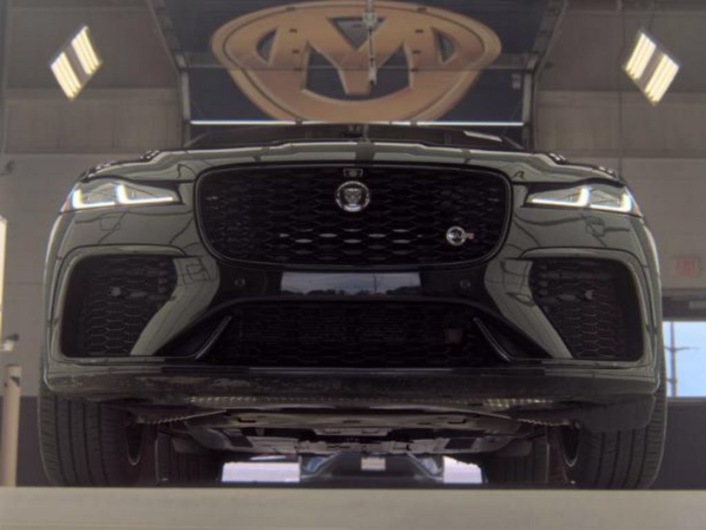 Used 2022 Jaguar F-PACE SVR AWD/4WD image 3