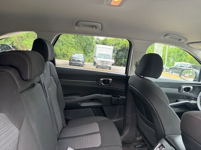 Used 2023 Kia Sorento LX FWD image 18