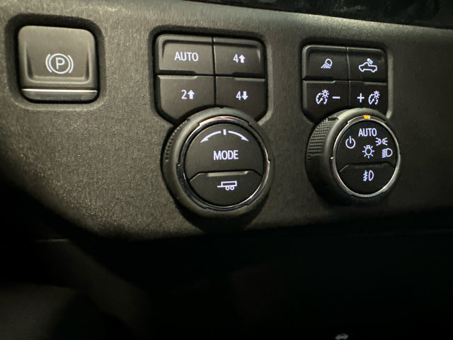 Certified 2023 Chevrolet Silverado 1500 High Country AWD/4WD image 21