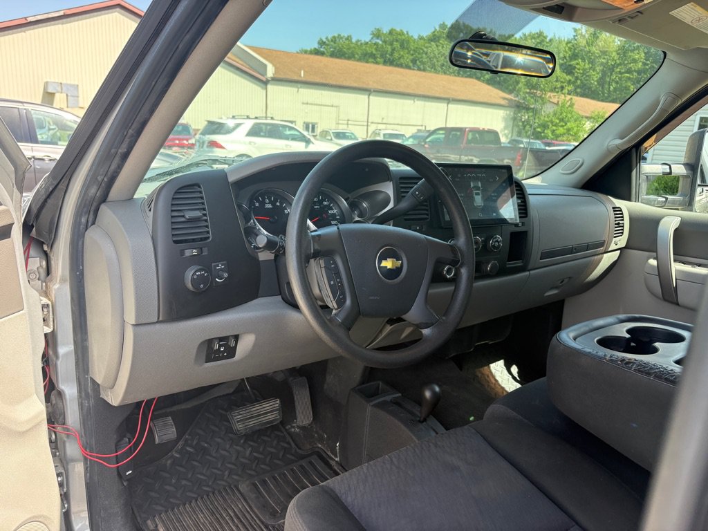 Used 2010 Chevrolet Silverado 2500 W/T w/ Snow Plow Prep Package AWD/4WD image 13
