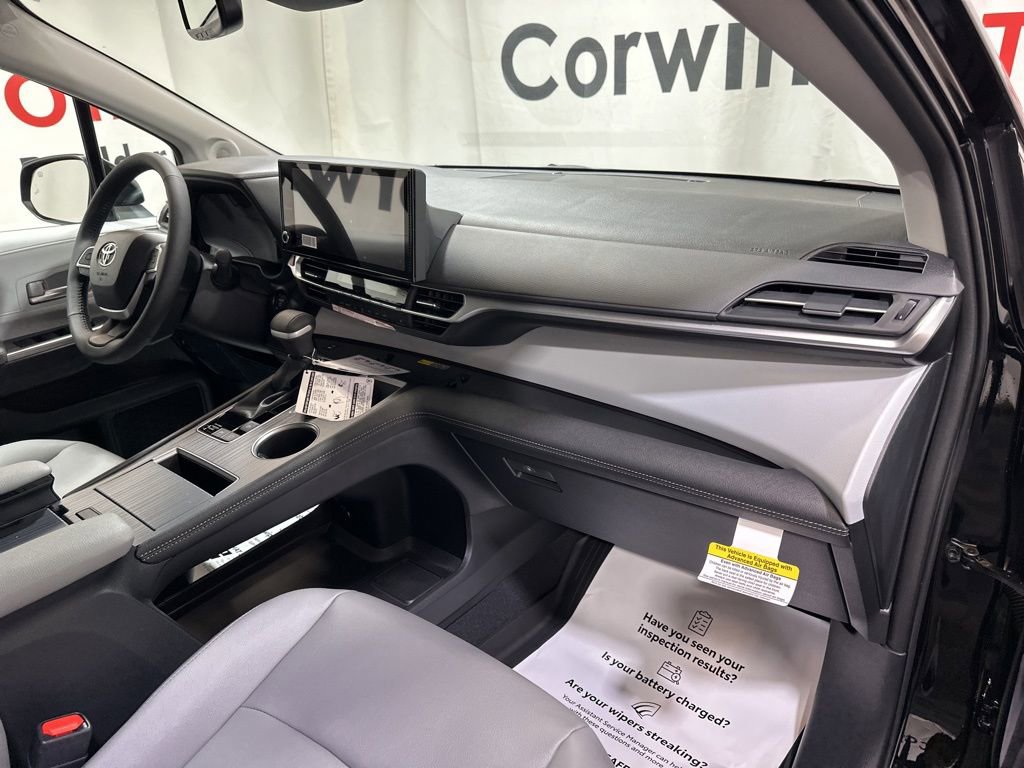 New 2026 Toyota Sienna XLE image 13