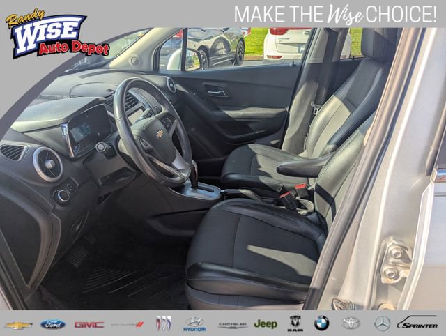 Used 2016 Chevrolet Trax LT w/ LT Sun and Sound Package FWD image 9