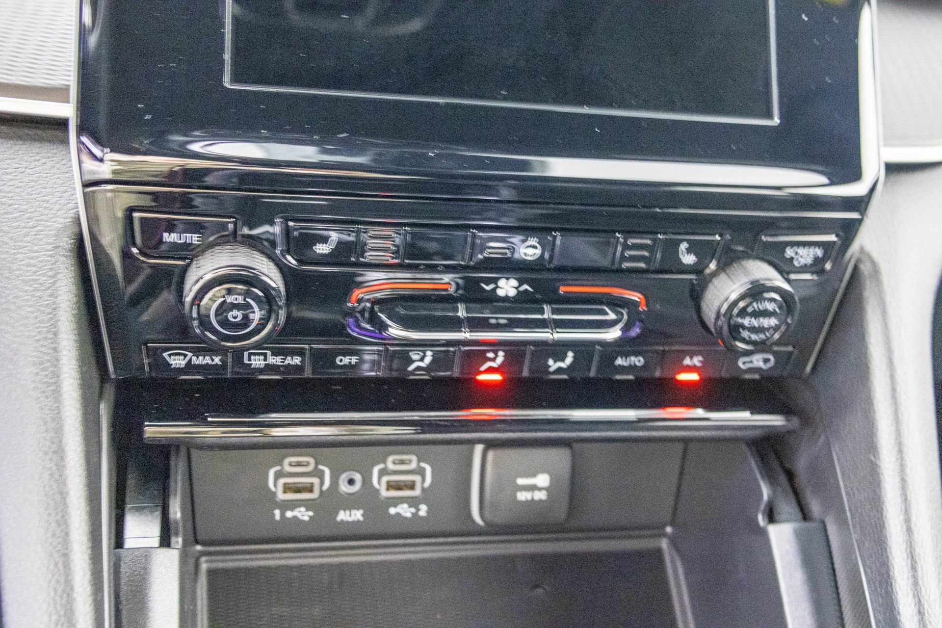 New 2025 Jeep Grand Cherokee Altitude image 24