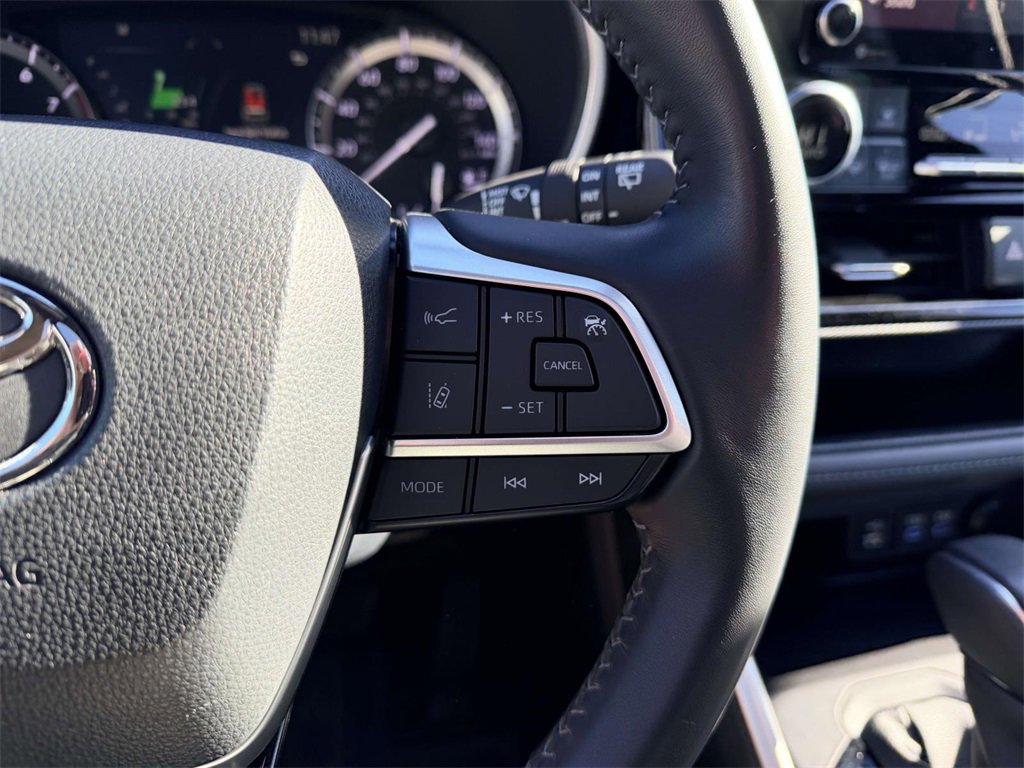 Certified 2022 Toyota Highlander XSE image 7