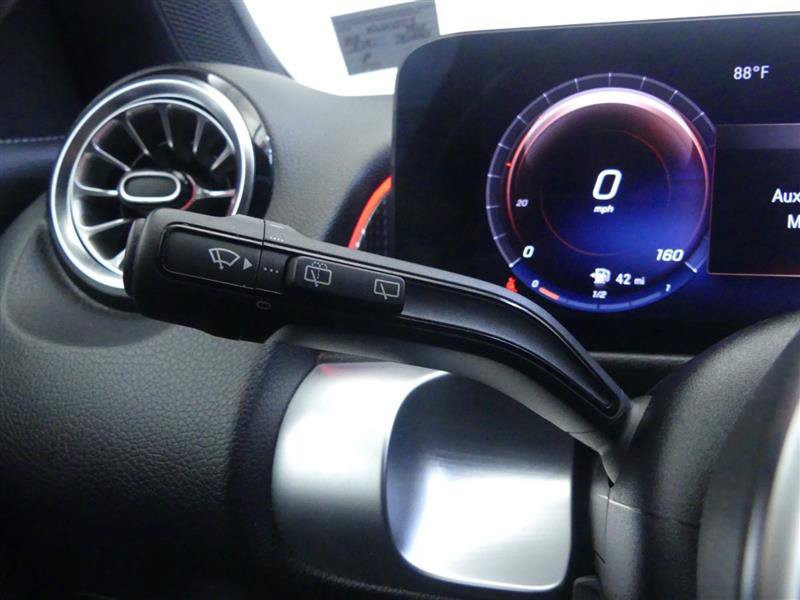 Used 2022 Mercedes-Benz GLB 250 4MATIC w/ Premium Package Lite image 18