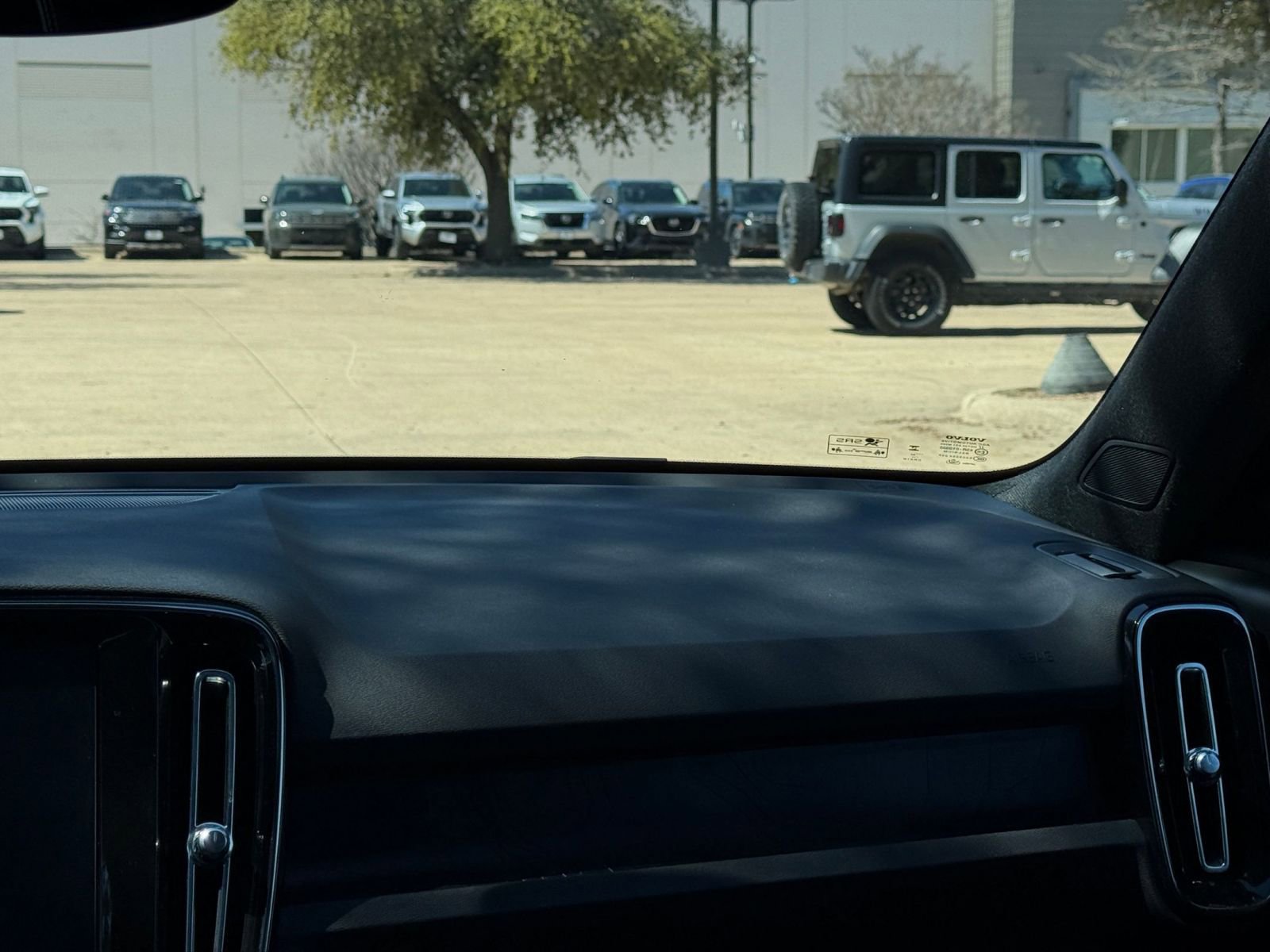 Used 2023 Volvo XC40 Recharge Plus image 42