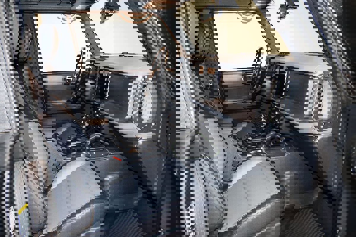 Used 2024 Ford Bronco Everglades image 67