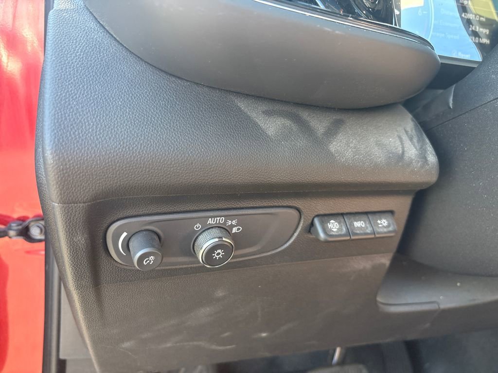 Used 2022 Buick Envision Avenir w/ Technology Package II image 19