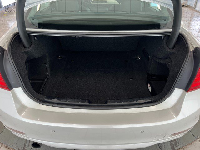 Used 2013 BMW 320i xDrive Sedan AWD/4WD image 32