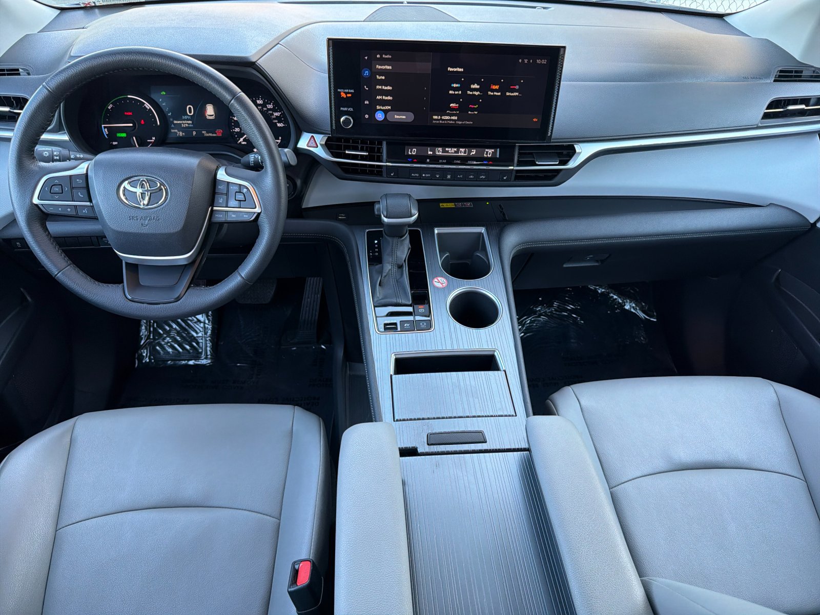 Used 2025 Toyota Sienna XLE FWD image 12