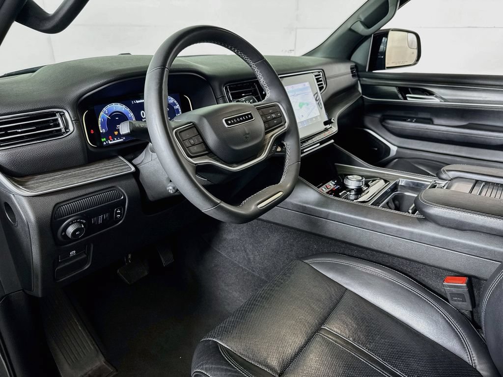 Used 2024 Jeep Wagoneer L Series II w/ Flexible Seating Group AWD/4WD image 9
