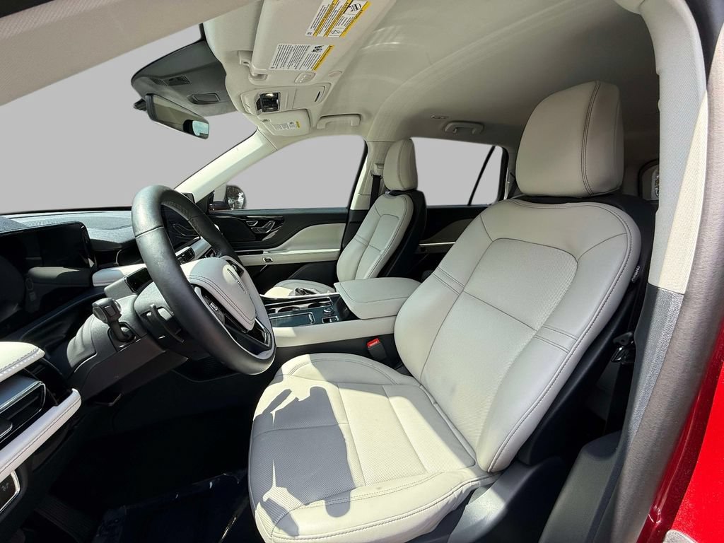 Used 2026 Lincoln Aviator AWD image 2