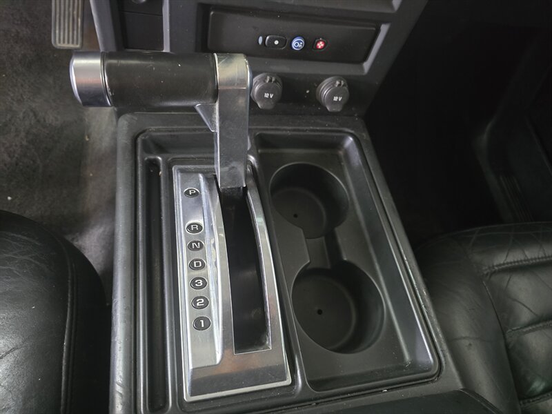 Used 2005 HUMMER H2 w/ Preferred Equipment Group AWD/4WD image 32