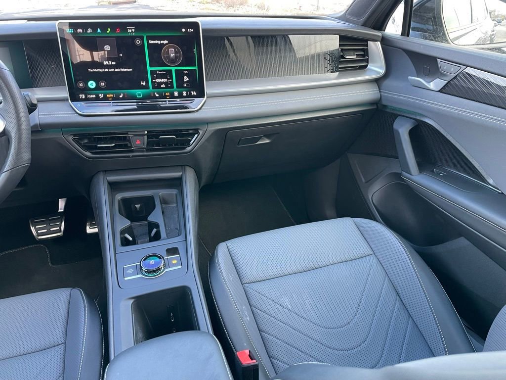 Certified 2025 Volkswagen Tiguan SE R-Line image 10
