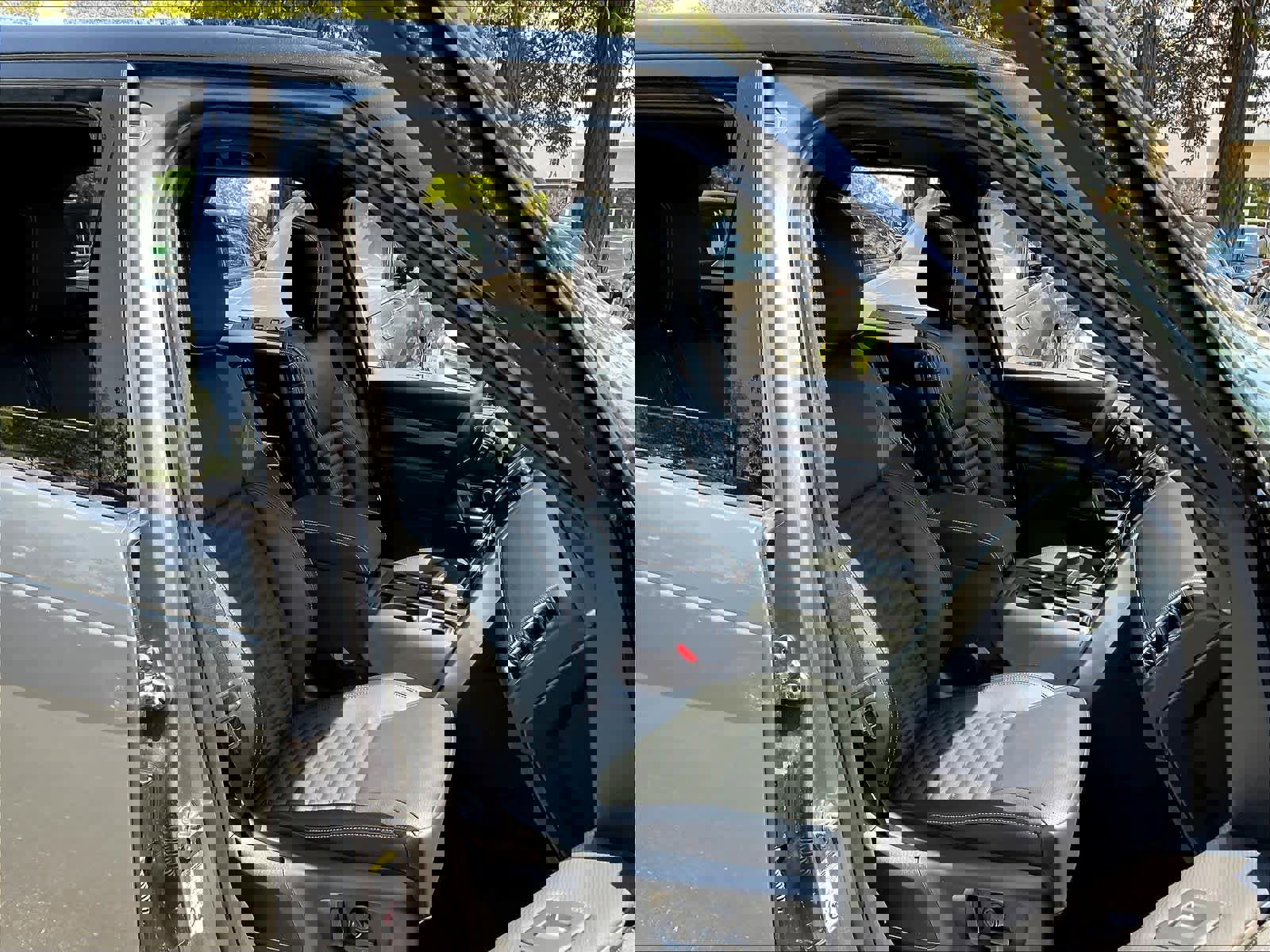 New 2025 Land Rover Discovery Dynamic SE image 31