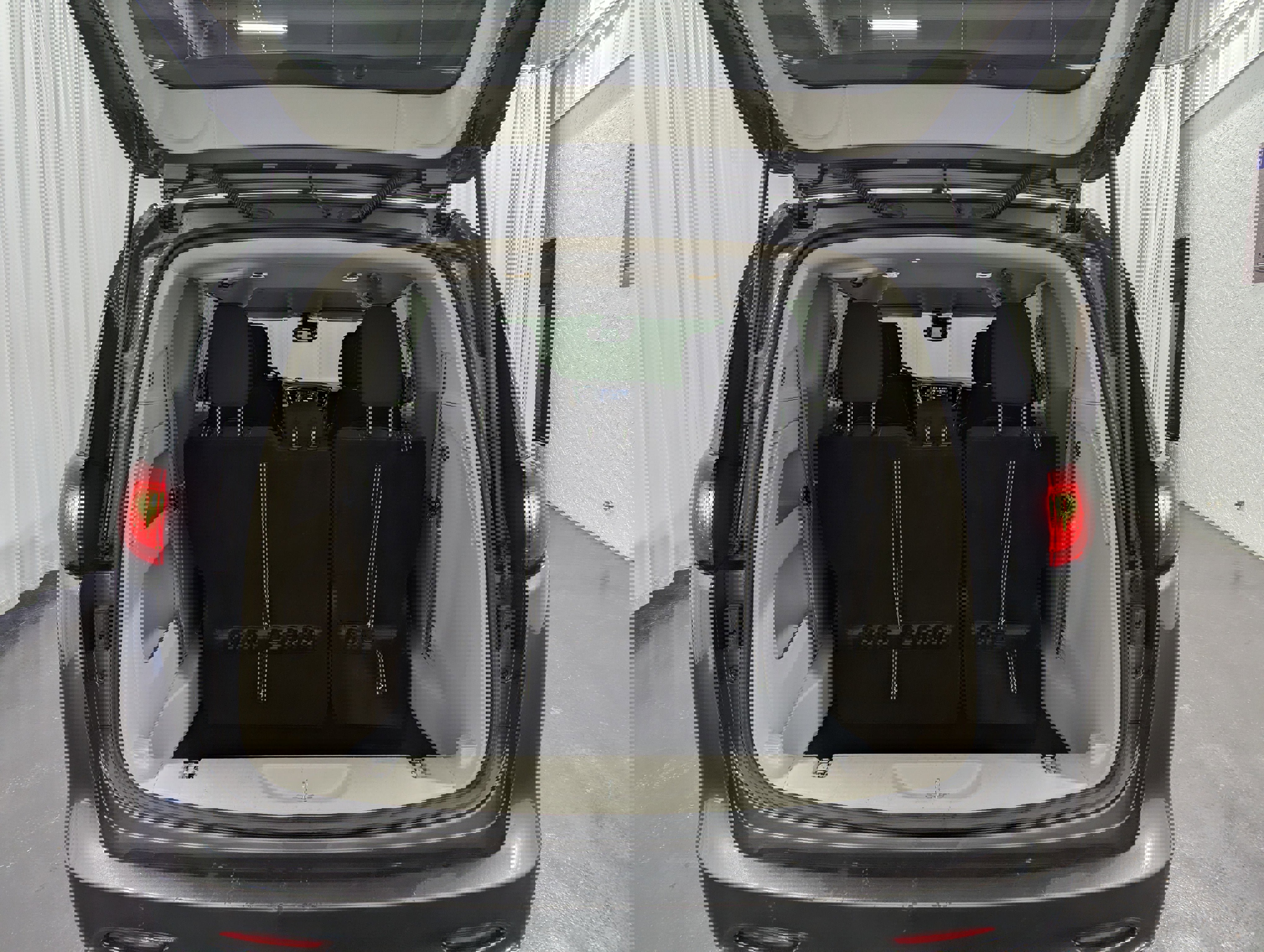 Used 2023 Chrysler Voyager LX image 10