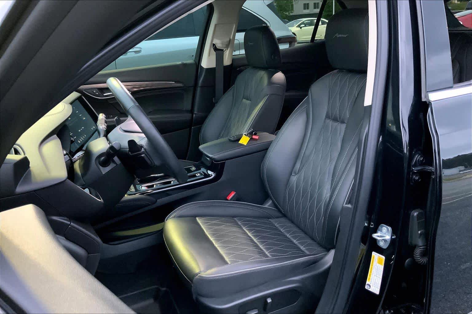 Used 2022 Buick Envision Avenir w/ Technology Package II FWD image 8