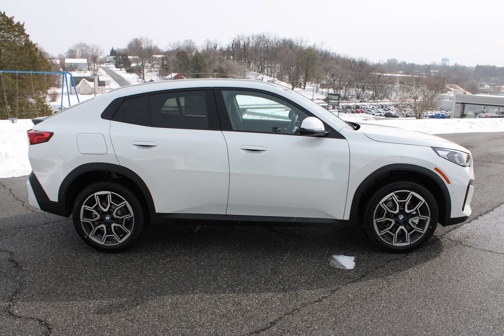 New 2026 BMW X2 xDrive28i AWD/4WD image 9