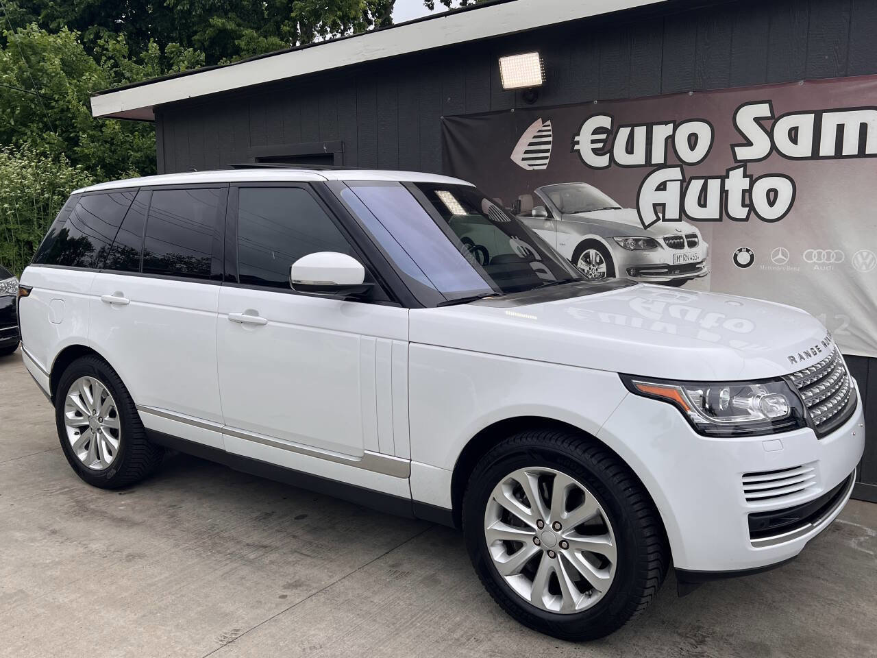 Used 2016 Land Rover Range Rover HSE image 14
