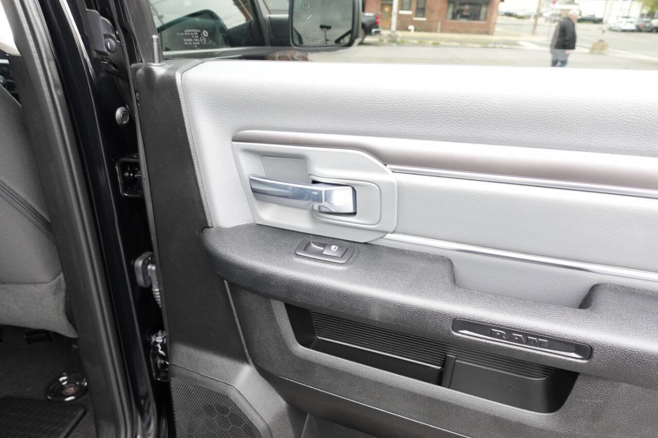 Used 2023 RAM 1500 Classic SLT w/ Electronics Convenience Group AWD/4WD image 29