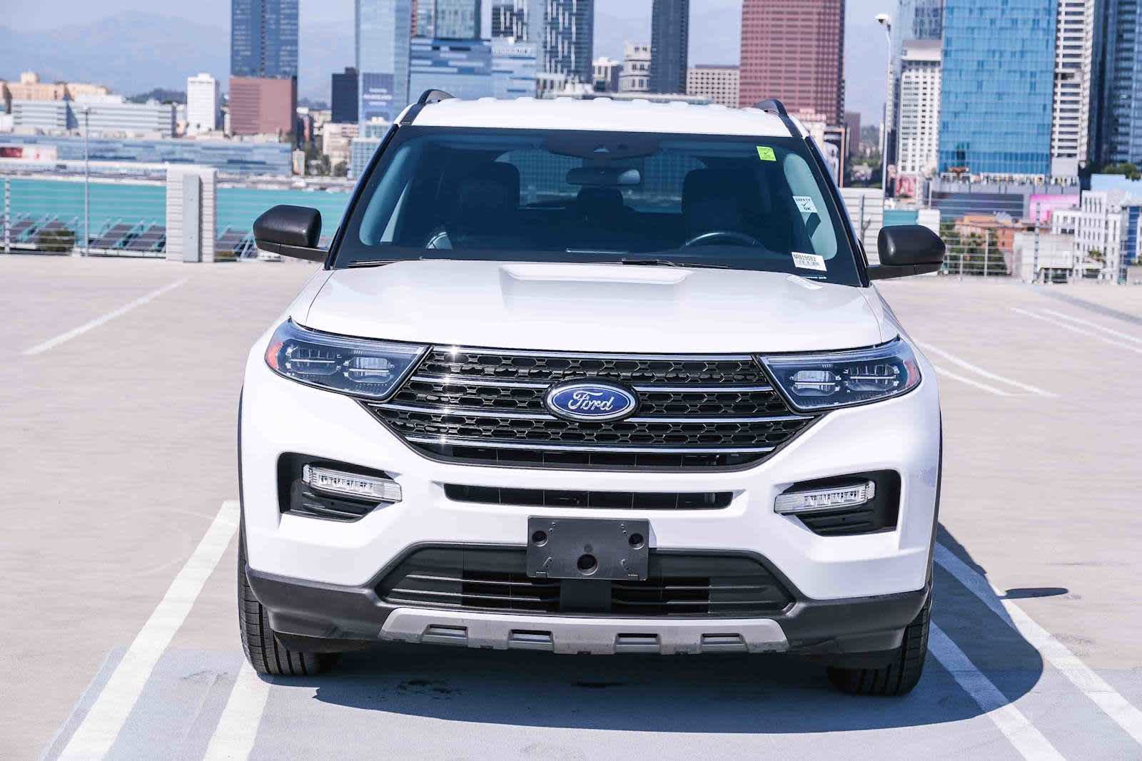 Used 2023 Ford Explorer XLT w/ Equipment Group 202A RWD image 2