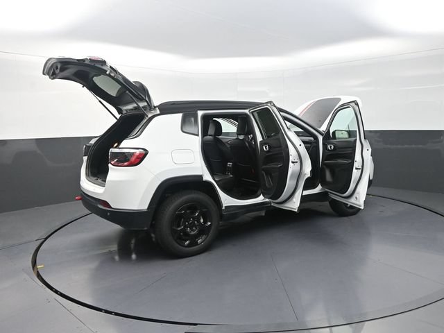 Used 2023 Jeep Compass Trailhawk w/ Trailhawk Convenience Group AWD/4WD image 35