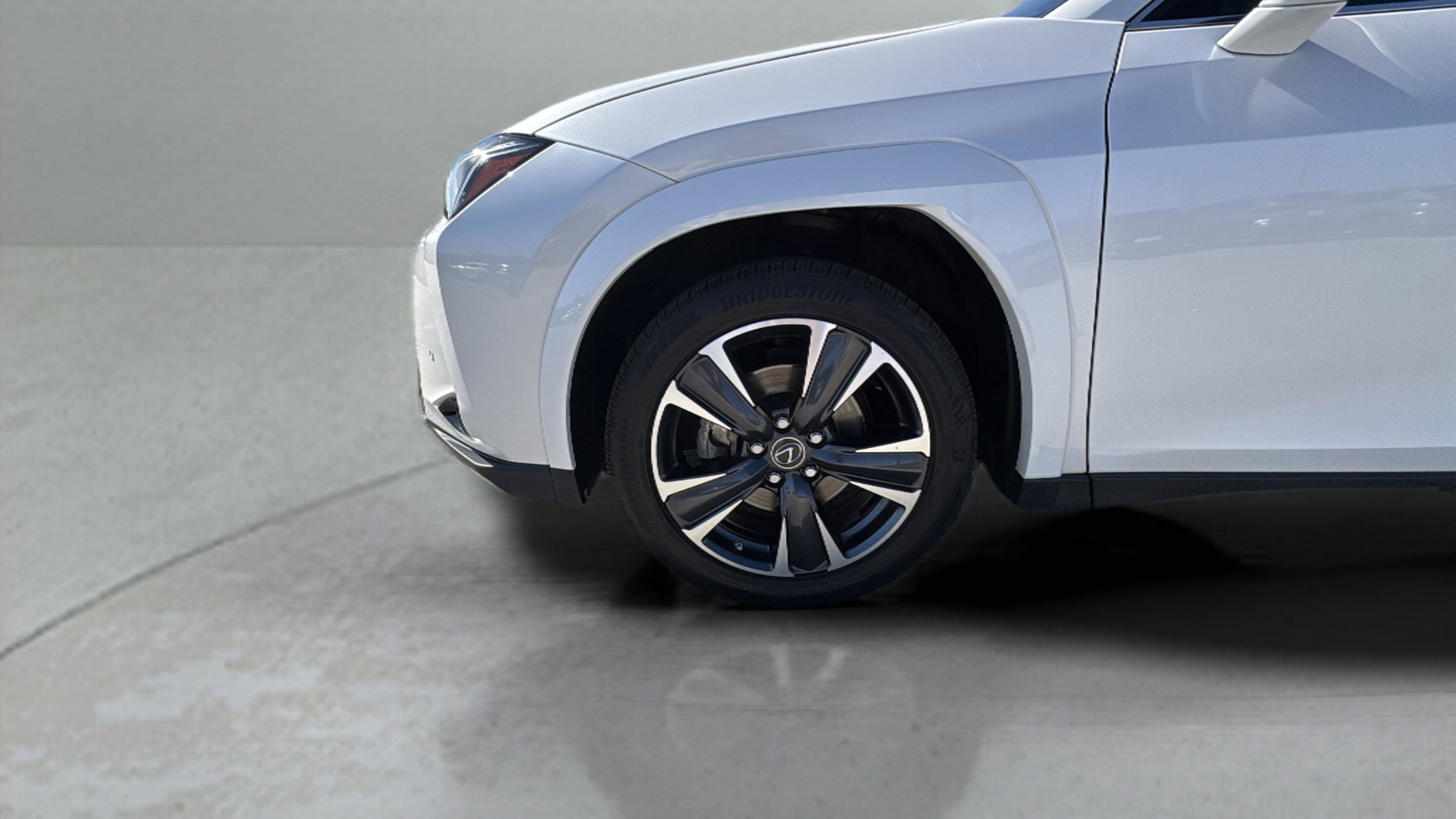 Used 2022 Lexus UX 250h w/ Accessory Package (Z1) image 17