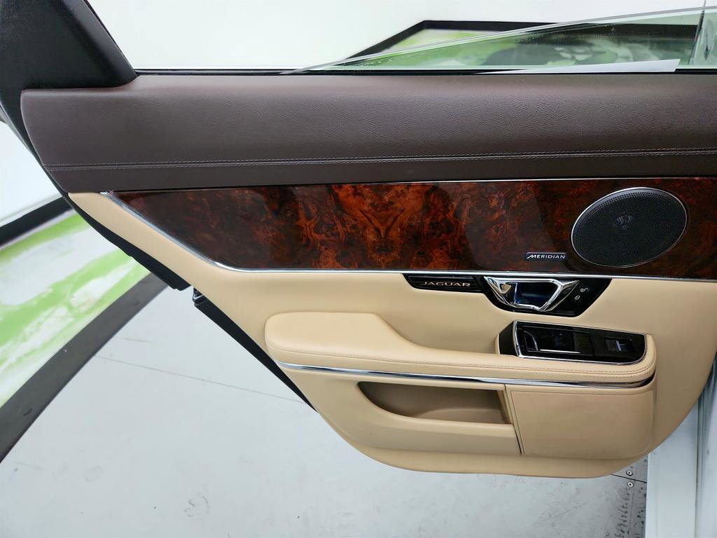 Used 2015 Jaguar XJ RWD image 24