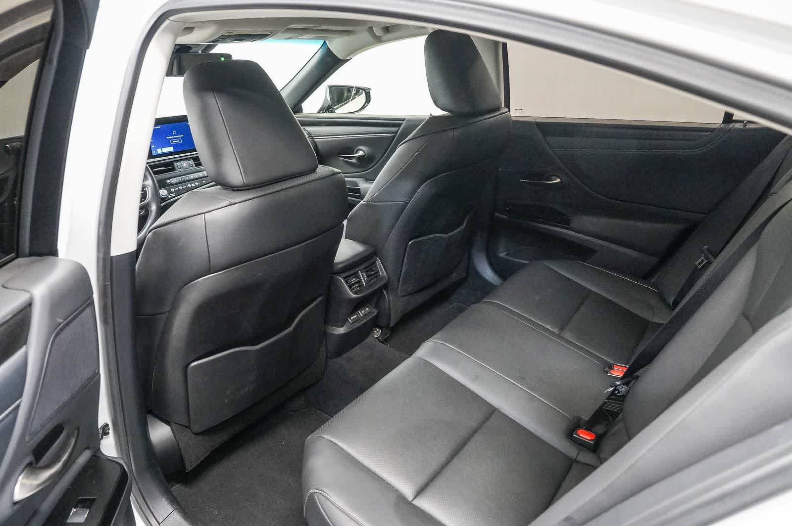 Used 2025 Lexus ES 300h w/ Premium Package FWD image 19