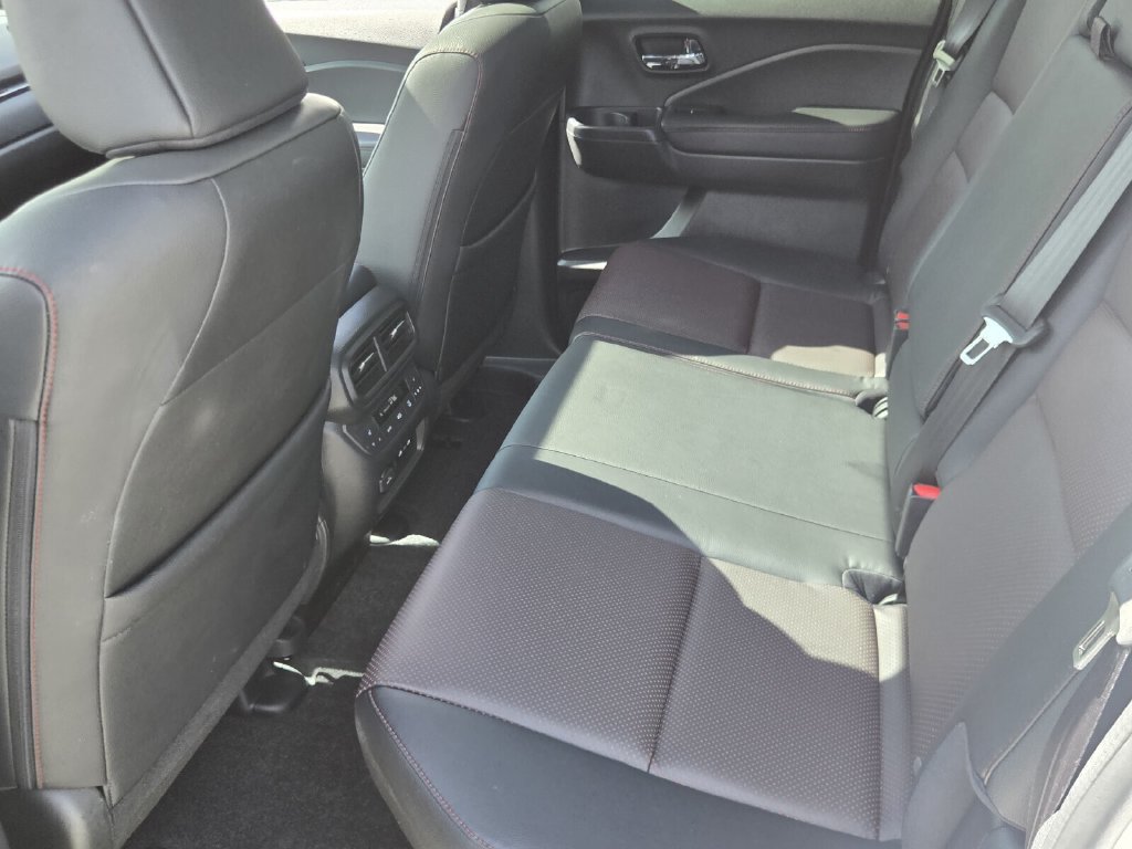 Certified 2025 Honda Ridgeline Black Edition image 12