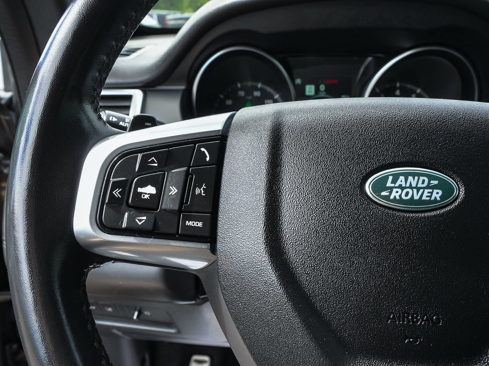 Used 2019 Land Rover Discovery Sport HSE Luxury AWD/4WD image 18