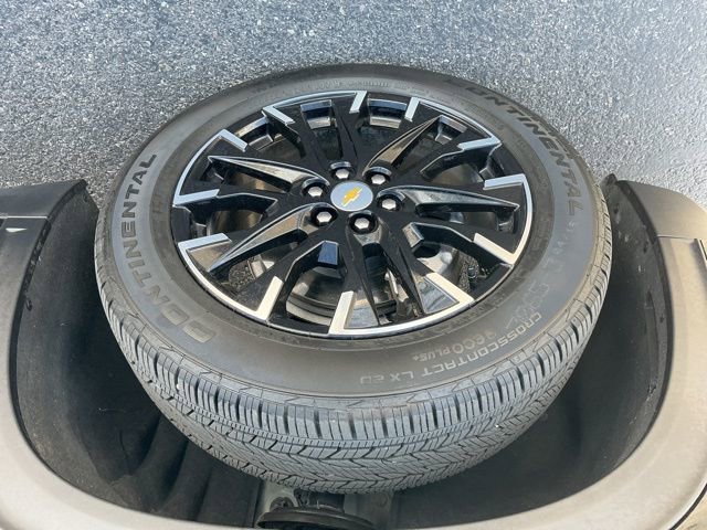 Used 2025 Chevrolet Traverse LT w/ Sun and Wheel Package image 9