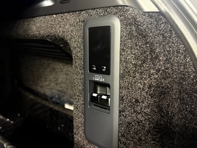 New 2025 Land Rover Range Rover SE image 17