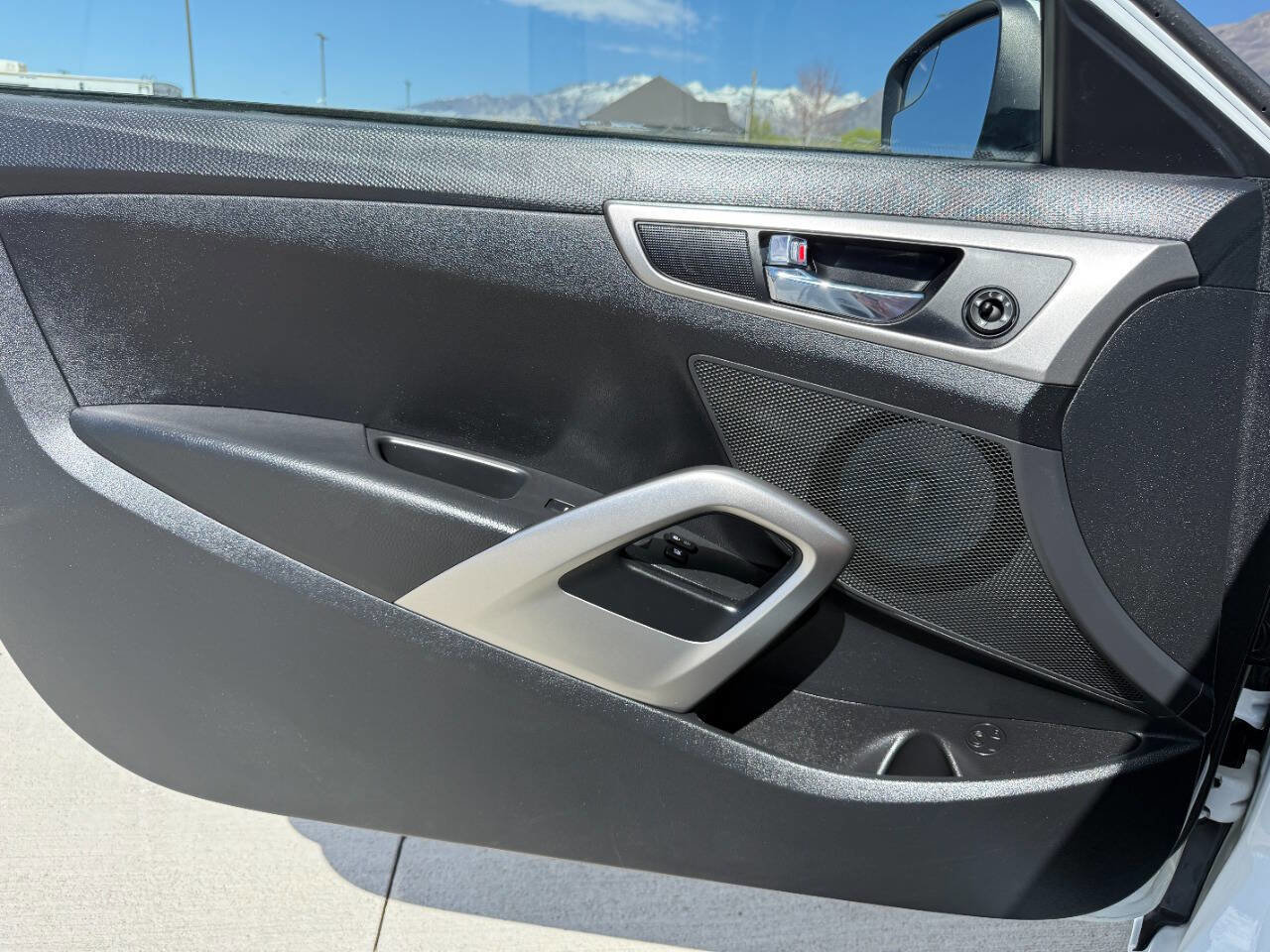 Used 2016 Hyundai Veloster image 26