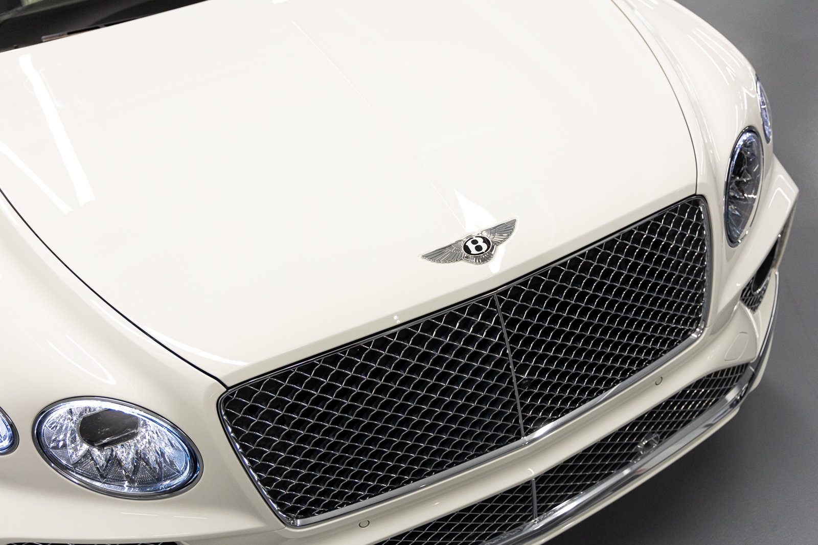 Used 2023 Bentley Bentayga AWD/4WD image 14