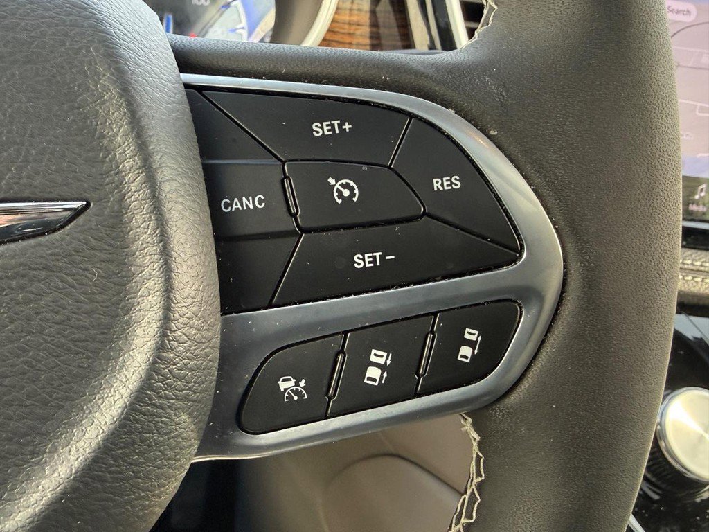 Used 2024 Chrysler Pacifica Limited w/ Uconnect Theater Family Group image 21