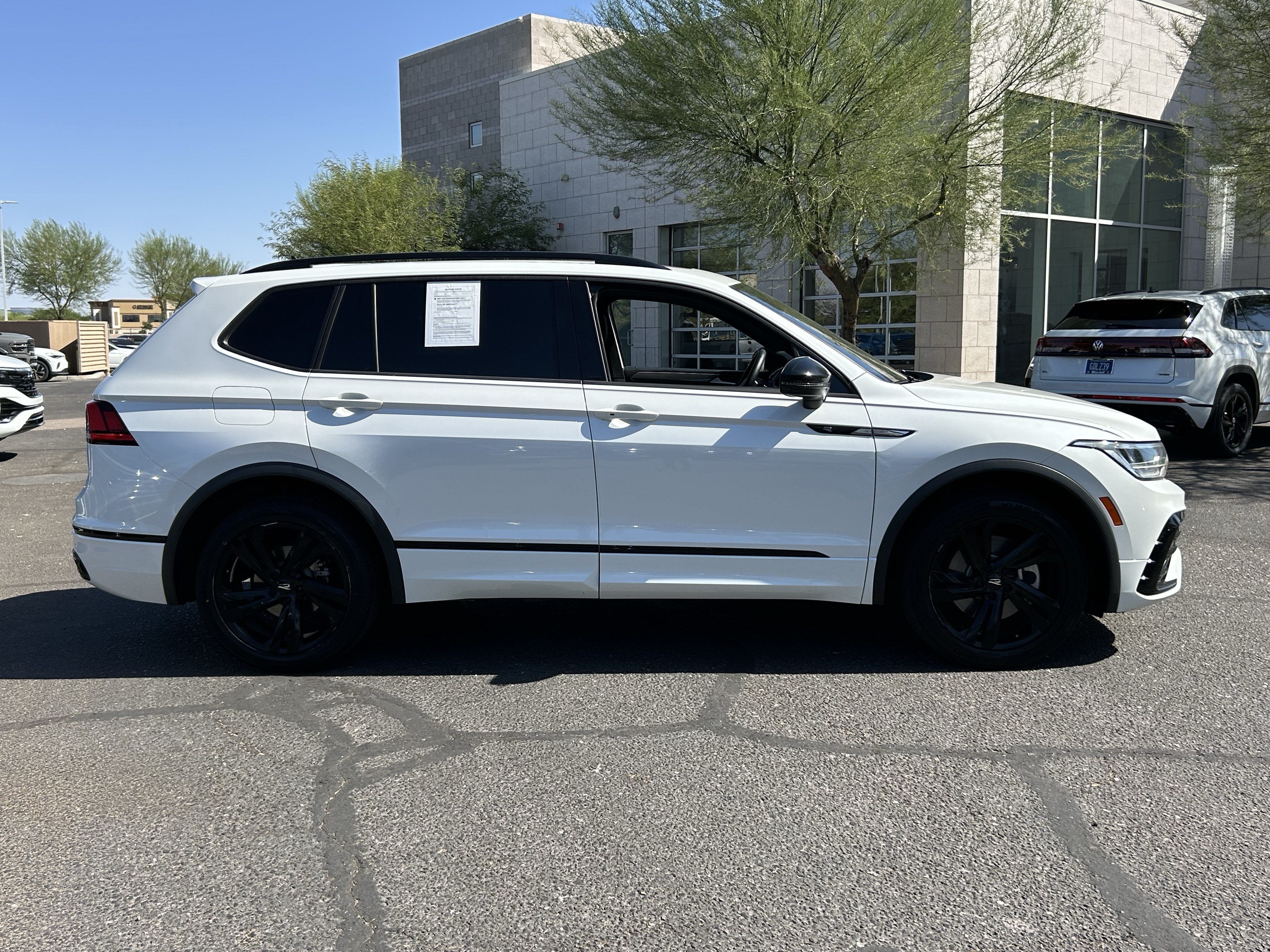 Used 2023 Volkswagen Tiguan SE R-Line FWD image 5