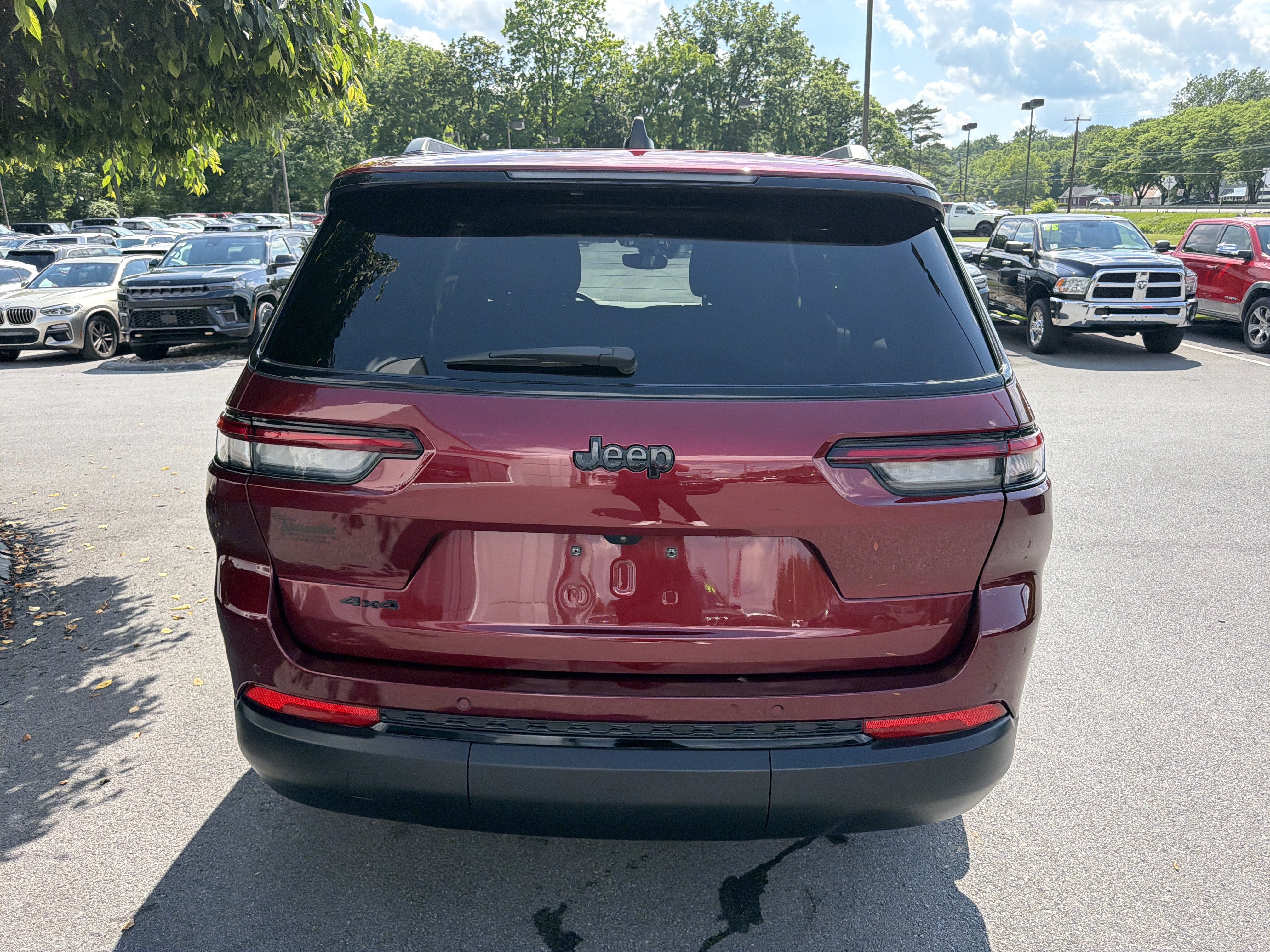 Used 2023 Jeep Grand Cherokee L Laredo AWD/4WD image 4