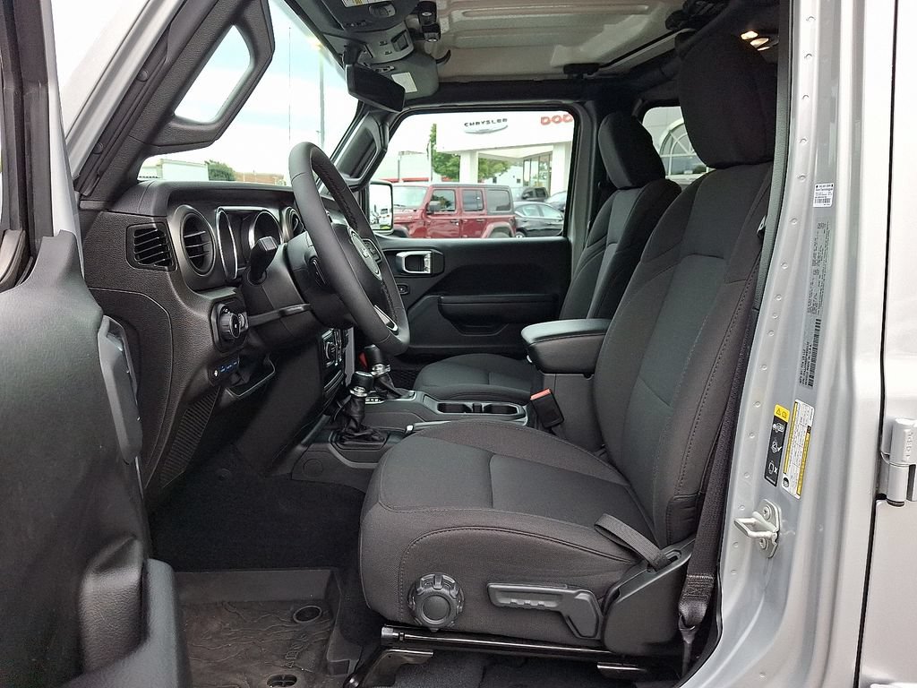 Used 2023 Jeep Wrangler Unlimited w/ Cold Weather Group AWD/4WD image 13