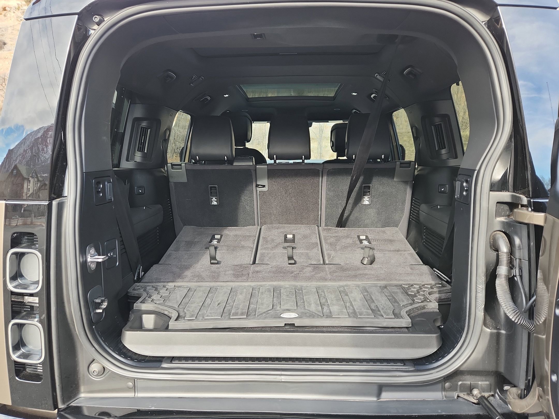 Used 2024 Land Rover Defender 130 X image 29