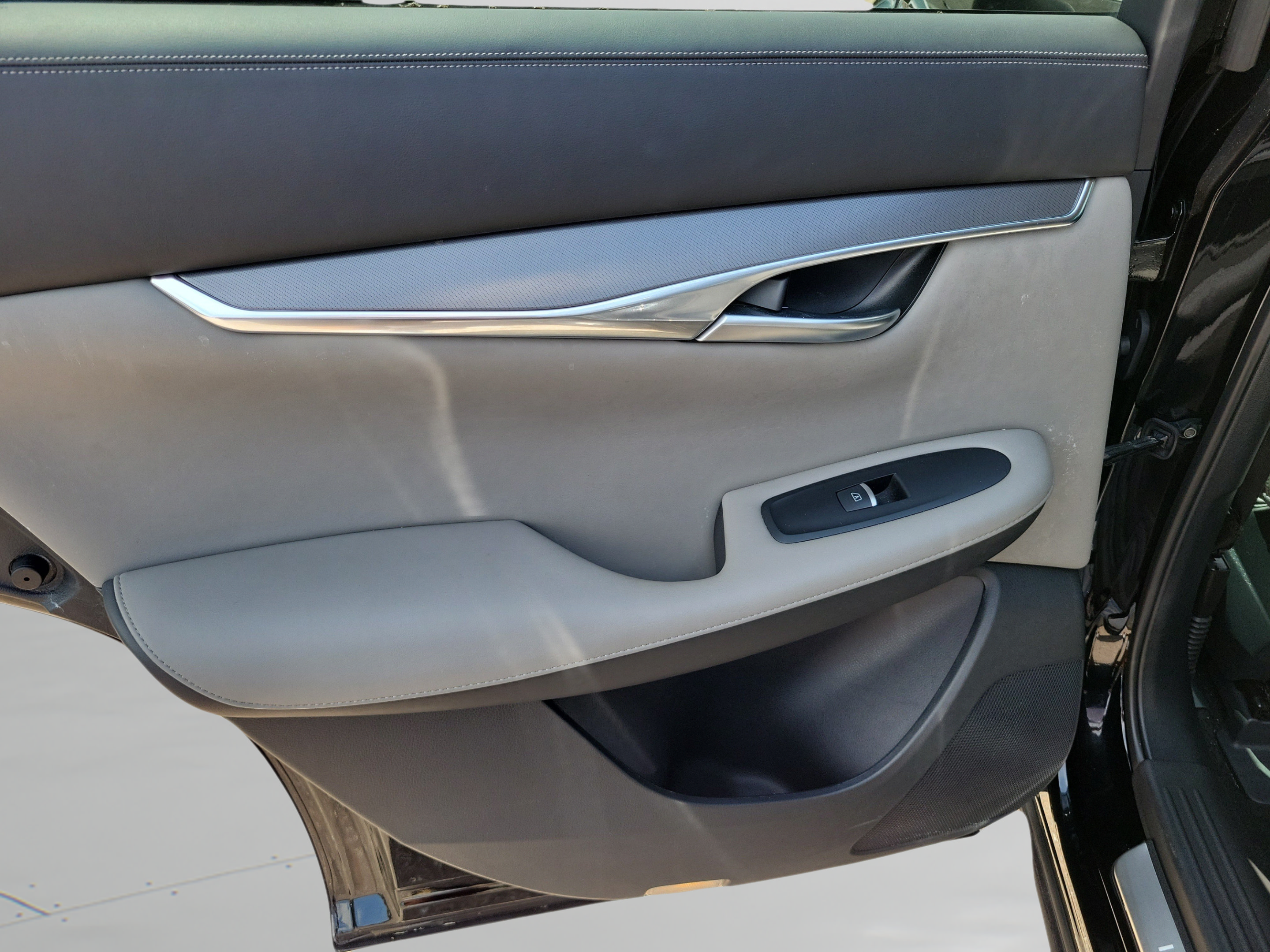 Used 2023 INFINITI QX50 Luxe FWD image 9