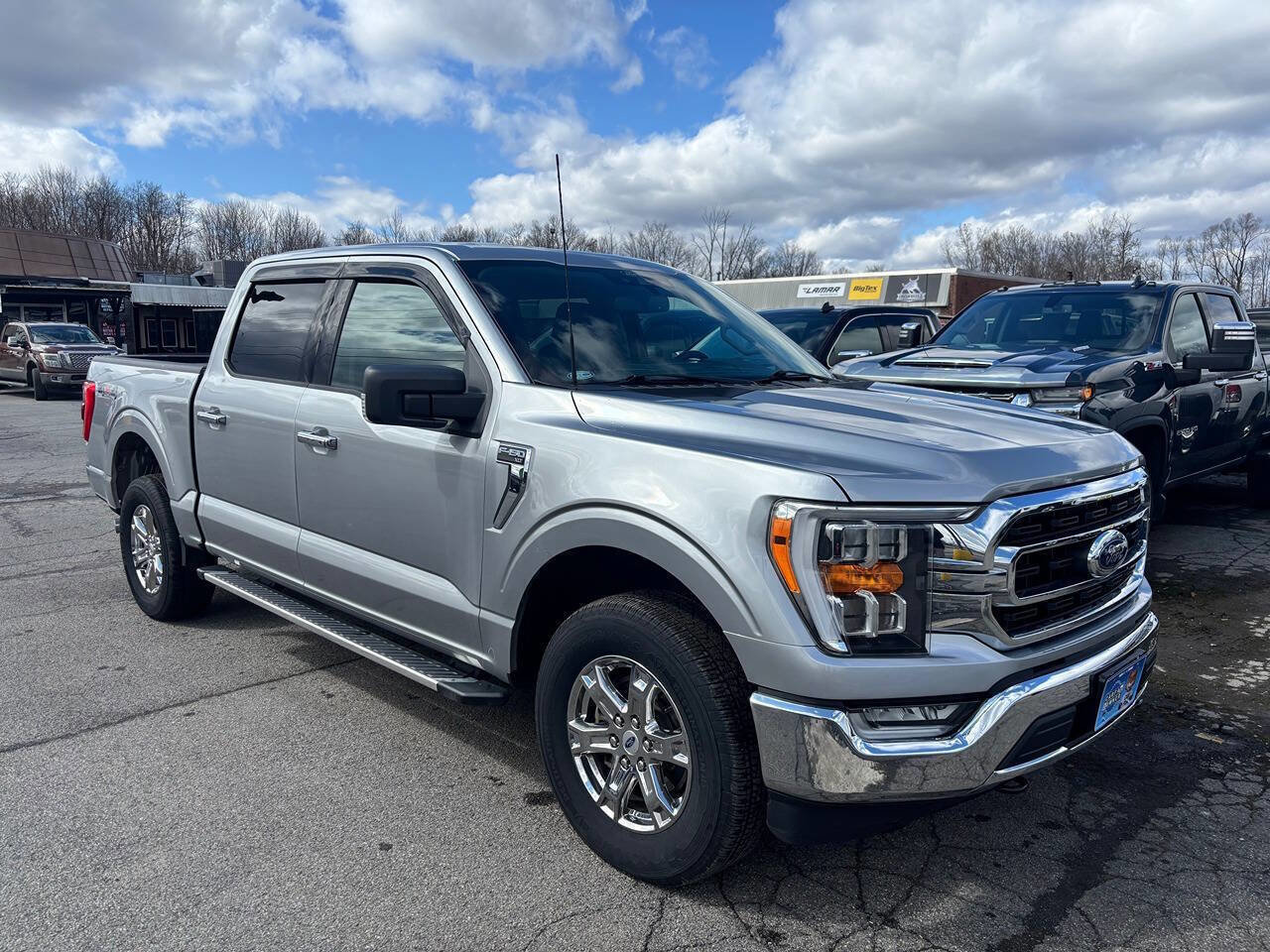 Used 2022 Ford F150 XLT w/ Equipment Group 302A High AWD/4WD image 3
