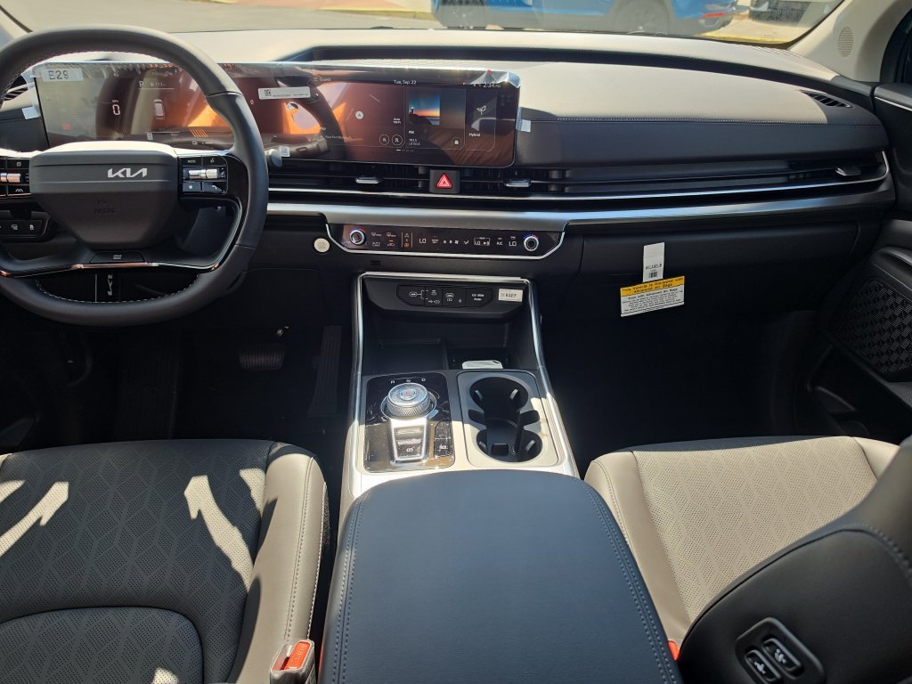 New 2027 Kia Carnival EX FWD image 13