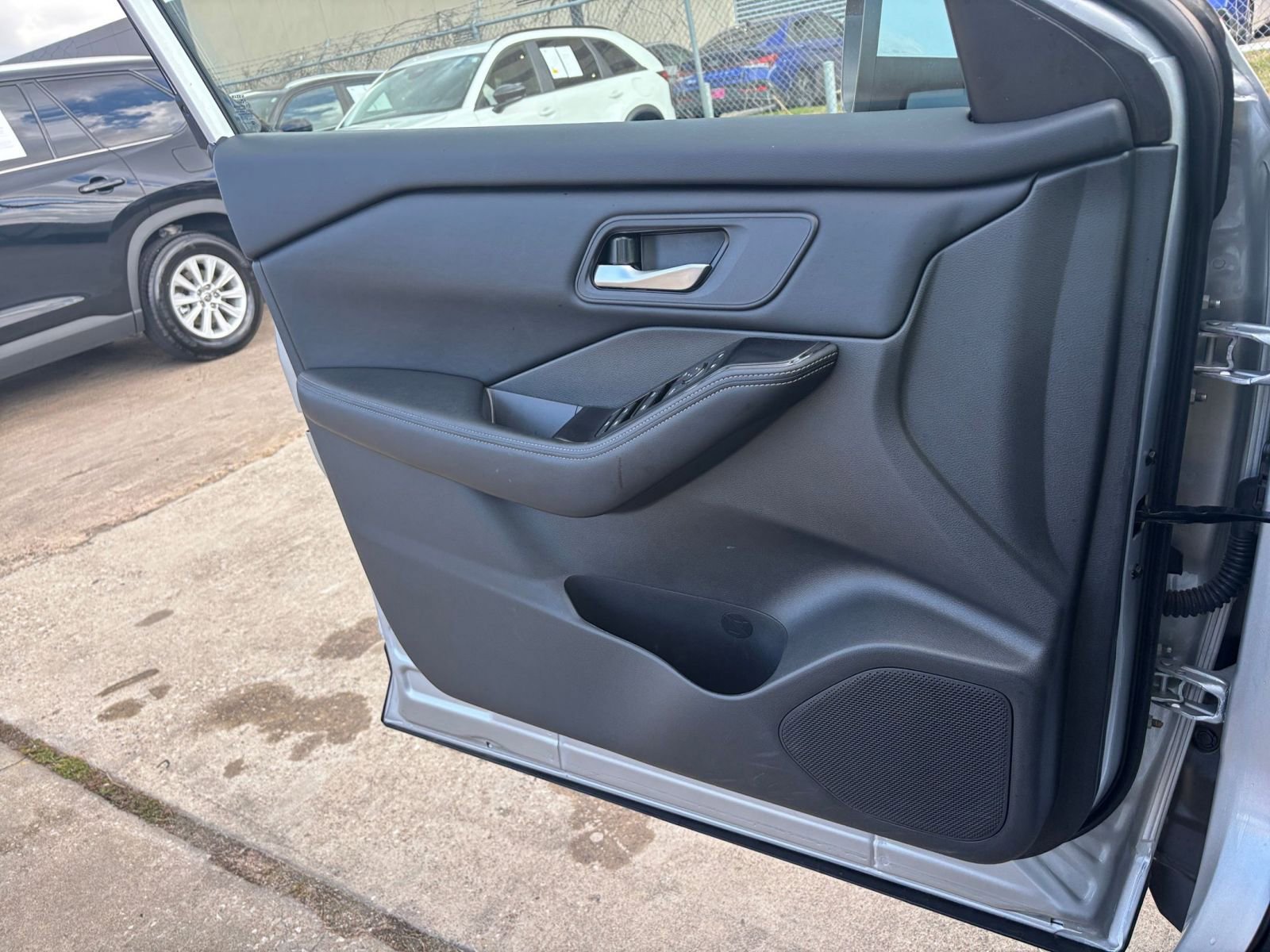 Used 2025 Nissan Rogue SV image 20