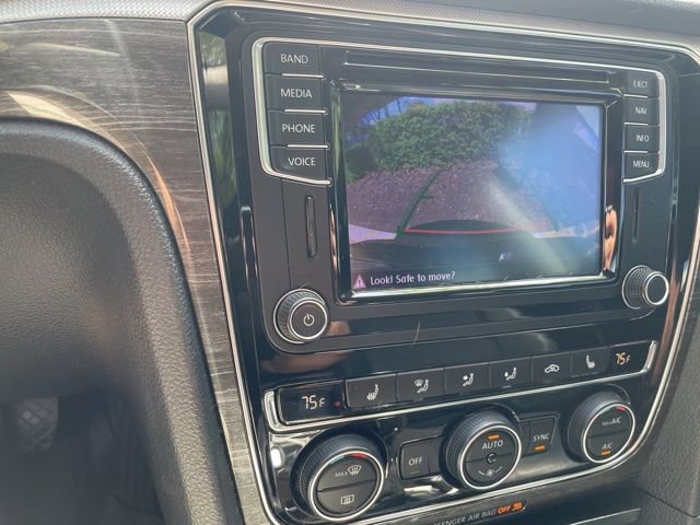 Used 2016 Volkswagen Passat 1.8T SE w/ Lighting Package FWD image 12